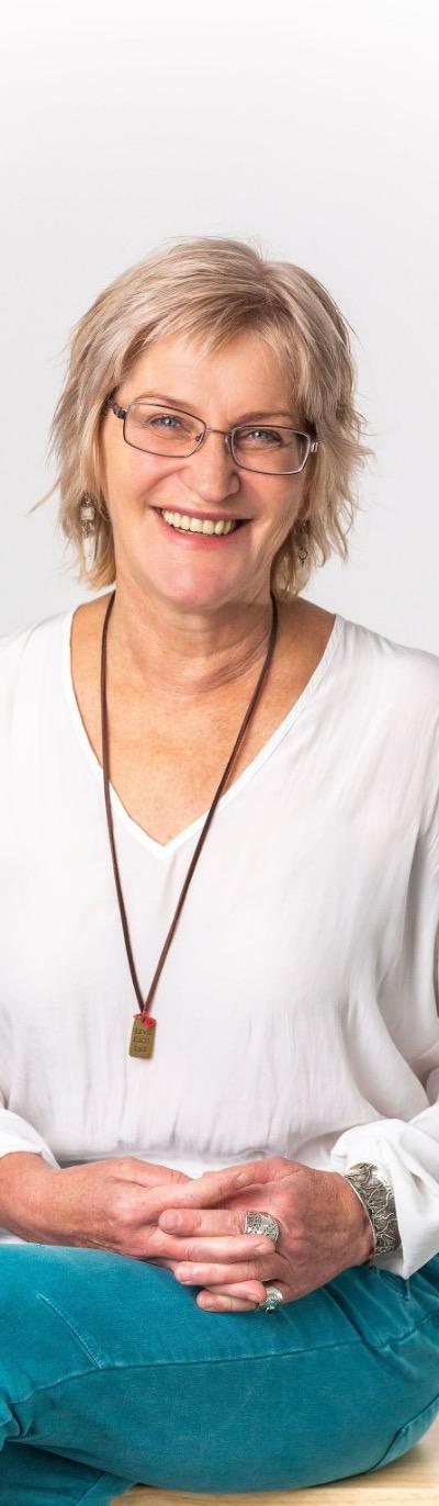 p_white.jpg — press and media photo featuring Rosemarie Pletzer