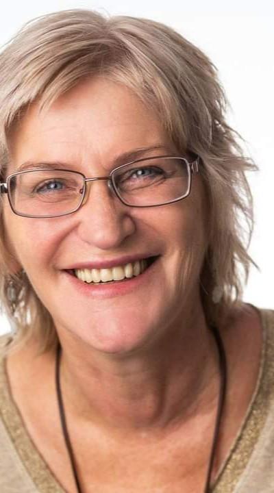 p_li.jpg — press and media photo featuring Rosemarie Pletzer